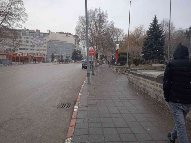 Afyonkarahisar’da Kar Yağışı Başladı