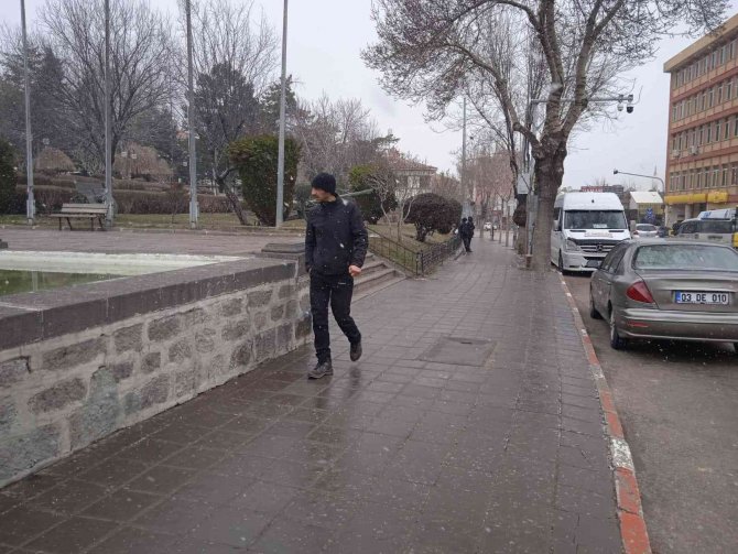 Afyonkarahisar’da Kar Yağışı Başladı