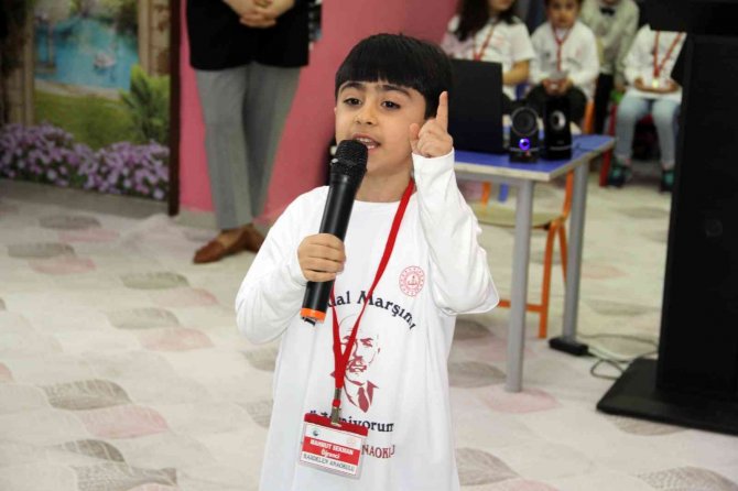 Ağrı’da İ̇stiklal Marşı’nı Güzel Okuma Yarışması Düzenlendi