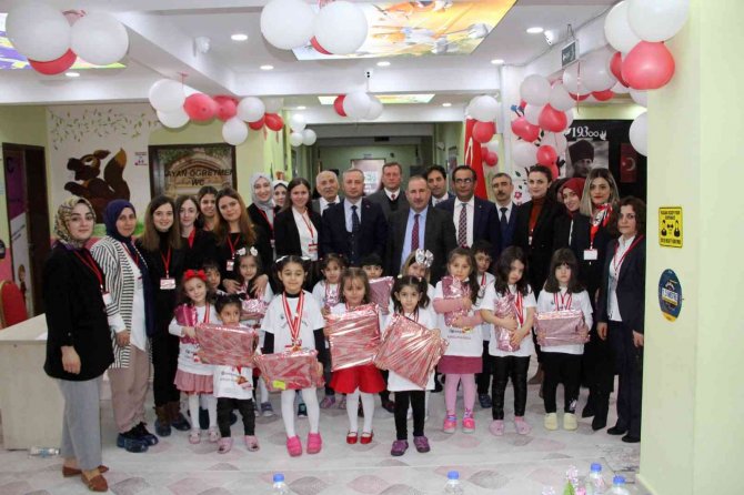 Ağrı’da İ̇stiklal Marşı’nı Güzel Okuma Yarışması Düzenlendi