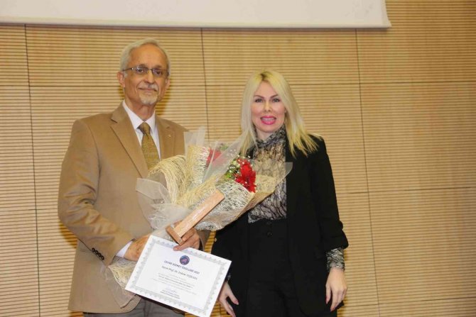 Aü Rektörü Özkan: “İ̇nsanlık Çevreyi Yok Ederken Kendi Geleceğini Yok Ediyor”