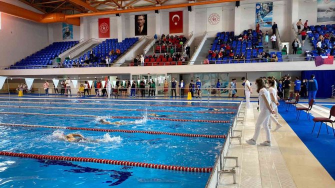 Analig Yüzme Grup Müsabakaları Tamamlandı