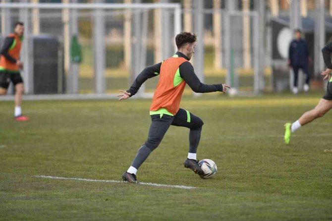 Bursaspor Günü Çift Antrenmanla Tamamladı