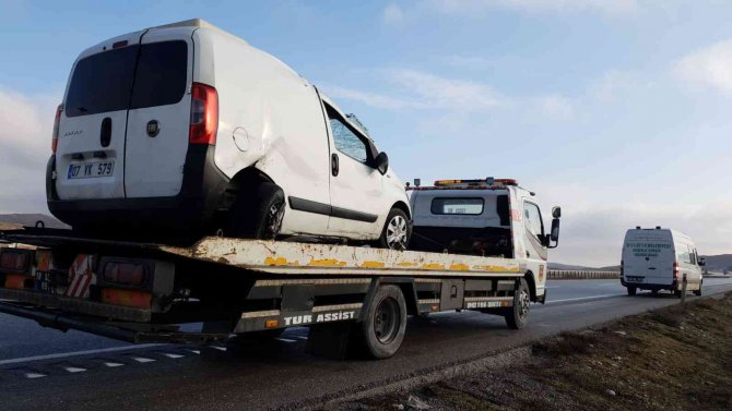 Çorum’da Hafif Ticari Araç Devrildi: 1 Ölü