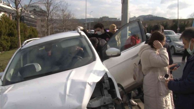 Maltepe’de Aşırı Hız Ortalığı Savaş Alanına Çevirdi: 5 Yaralı