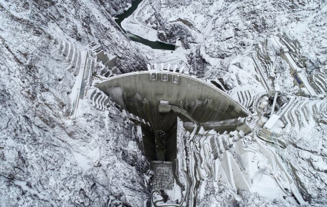 Kar Yağışı Sonrası Yusufeli Barajı Beyaza Büründü
