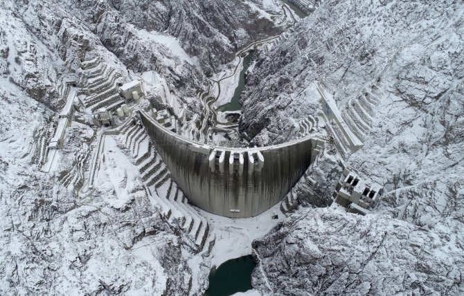Kar Yağışı Sonrası Yusufeli Barajı Beyaza Büründü