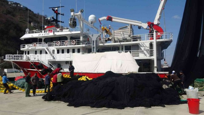 Balık Av Sezonu Bitmedi Ama Onlar Erkenden Paydos Ederek Limana Demir Attı