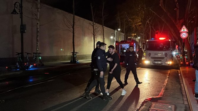 Beşiktaş’ta Olaylı Gece: Lüks Aracının Yandığını Görünce Önce Ağladı, Sonra Kavga Etti