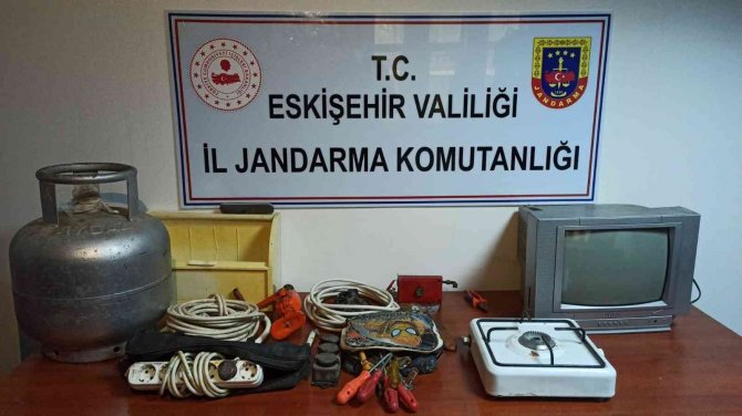 Jandarma Hırsızlık Şüphelisini Kısa Sürede Yakaladı