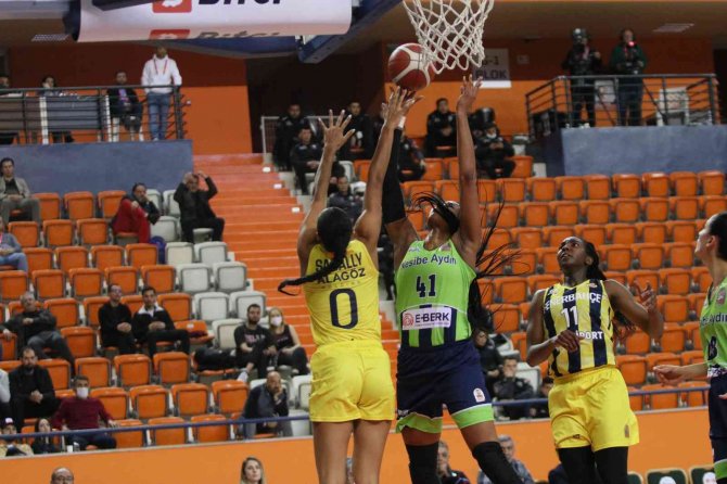 Bitci Kadınlar Türkiye Kupası: Nesibe Aydın: 66 - Fenerbahçe Safiport: 74