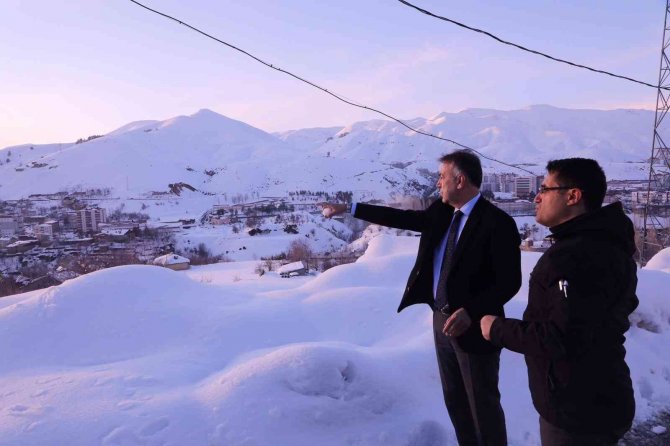 Vali Çağatay, Çığ Tehlikesi Olan Mahallede İncelemelerde Bulundu
