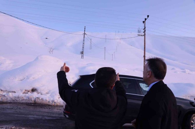 Vali Çağatay, Çığ Tehlikesi Olan Mahallede İncelemelerde Bulundu