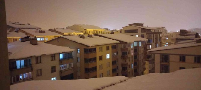 Bitlislilerin Korkulu Rüyası: Çatılardaki Kar Kütlesi