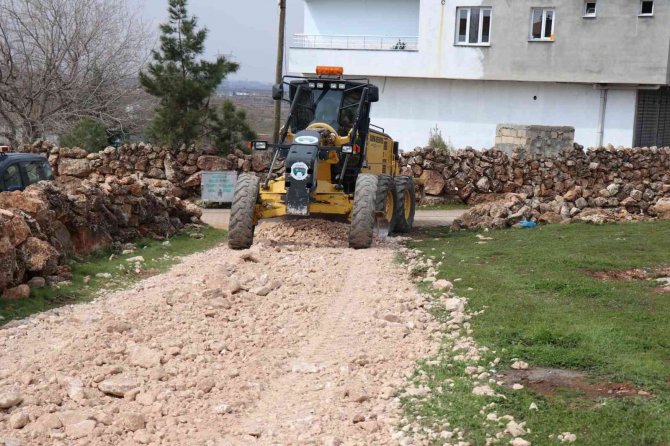 Bozova Kırsal Mahallelerinde Stabilize Yol Çalışmaları Devam Ediyor