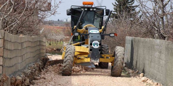 Bozova Kırsal Mahallelerinde Stabilize Yol Çalışmaları Devam Ediyor