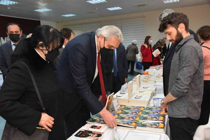 “Bozüyüklü Yazarlar Ve Şairler Kitap Günlerinde Buluşuyor” Adlı Kitap Fuarı Açıldı