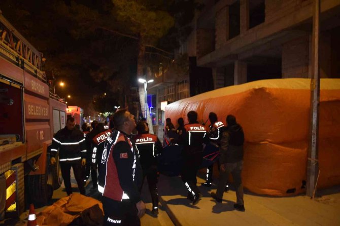 Eşinden Boşanınca Beş Katlı İnşaata Çıkan Adam Ekipleri Alarma Geçirdi