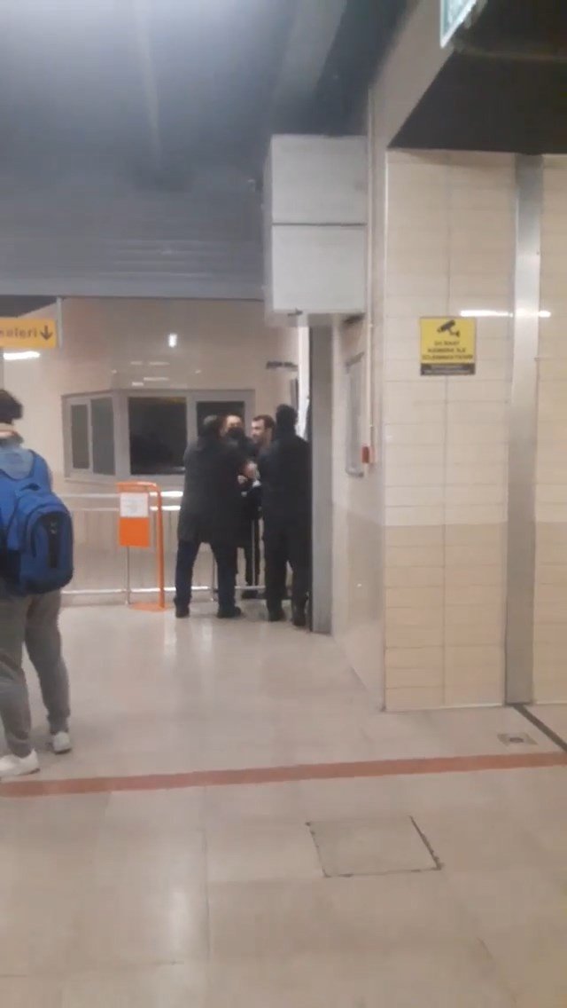 Bursa’da Alkollü Şahıs Güvenlik Görevlilerine Zorluk Çıkardı, Ters Kelepçe Yapıldı