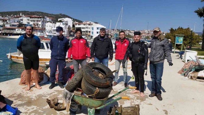 Datça’da Deniz Dibi Temizliği Yapıldı