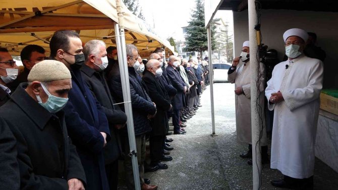Diyanet İ̇şleri Başkanı Erbaş, Vefat Eden Yengesinin Cenaze Namazını Kıldırdı