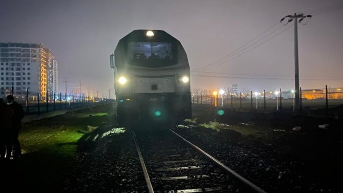 Diyarbakır’da Trenin Çarptığı Genç Kız Ağır Yaralandı