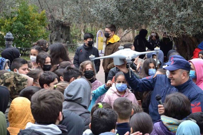 Edremit’te Sahil Güvenlik Ve Sat Komandoları Öğrencilere Mesleklerini Anlattı