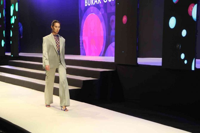 Ei̇b 16. Moda Tasarım Yarışması Görkemli Defileyle Tanıtıldı