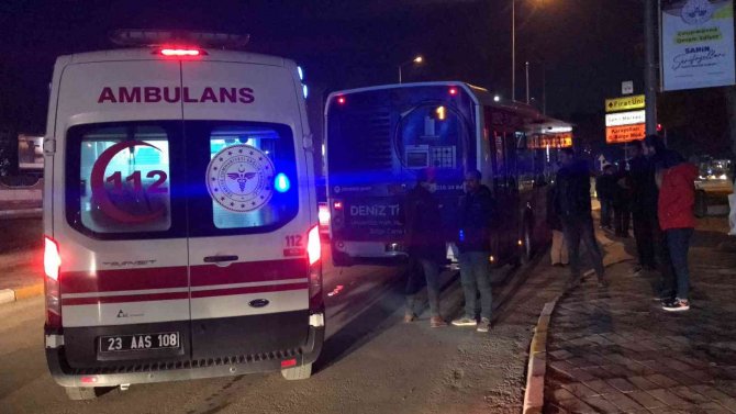 Kendilerini Uyaran Halk Otobüsü Şoförünü Tekme Tokat Dövdüler
