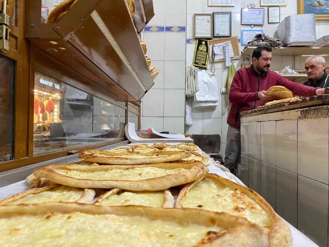 Elazığ’da Sofraların Vazgeçilmez Lezzeti ’Peynirli Ekmek’