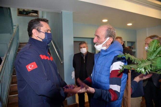 Sağlıkçılardan Maide Bolel Huzurevine Ziyaret