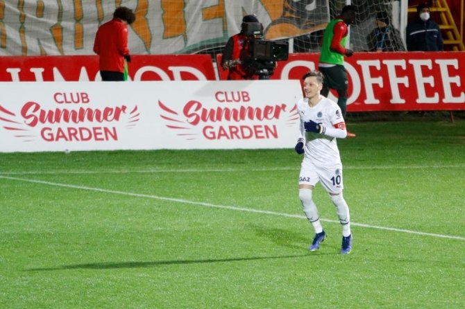 Fenerbahçe’de Mesut Ve Ozan Kadro Dışı!