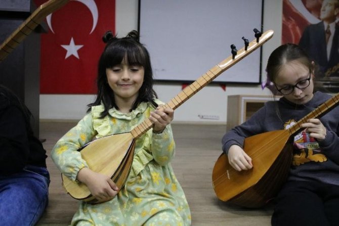 Gediz’de Bağlama Kursu Açıldı