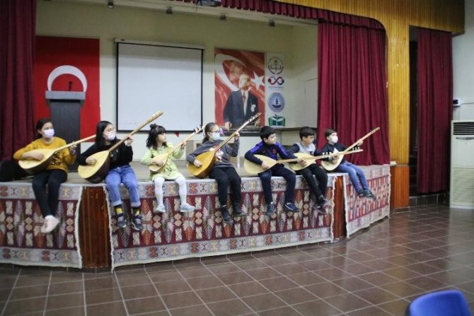 Gediz’de Bağlama Kursu Açıldı