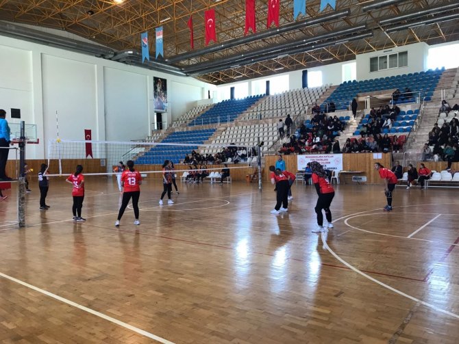 Kumluca’da Okul Sporları Voleybol Turnuvası Başladı