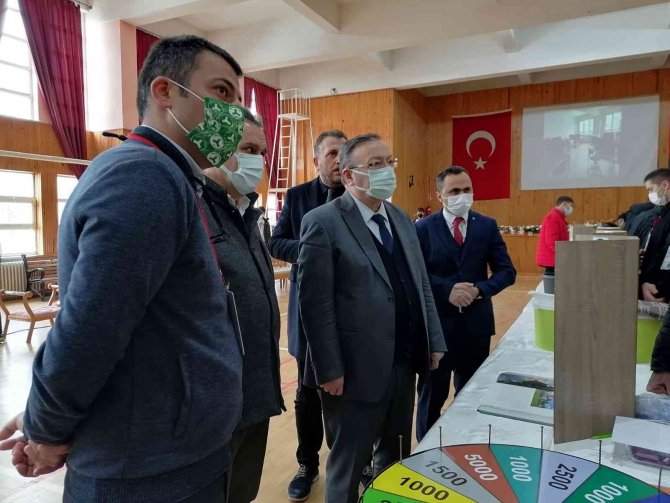 Liselilerden Tübi̇tak Bilim Sergisi