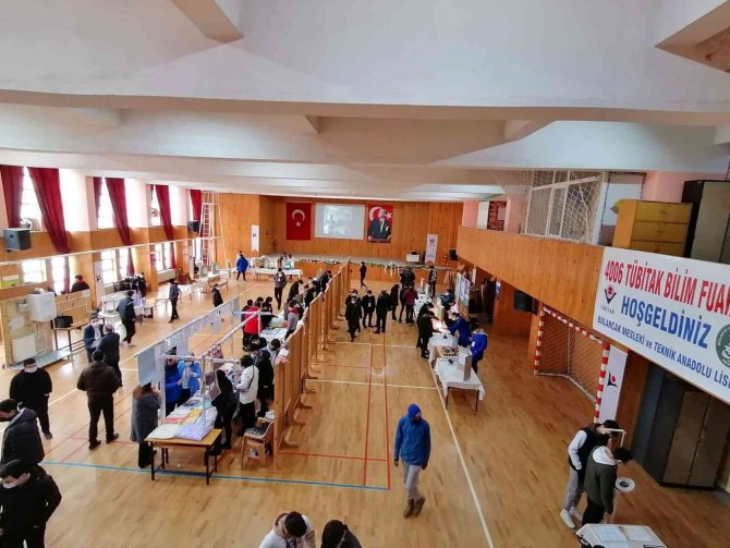 Liselilerden Tübi̇tak Bilim Sergisi