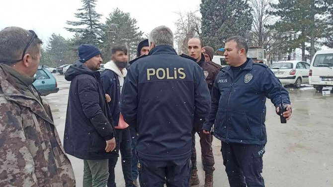 Konya’da Hastane Bahçesinde Bıçaklı Kavga: 1 Yaralı