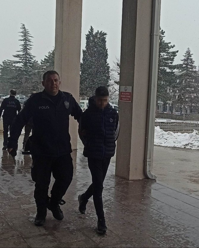 Konya’da Hastane Bahçesinde Bıçaklı Kavga: 1 Yaralı