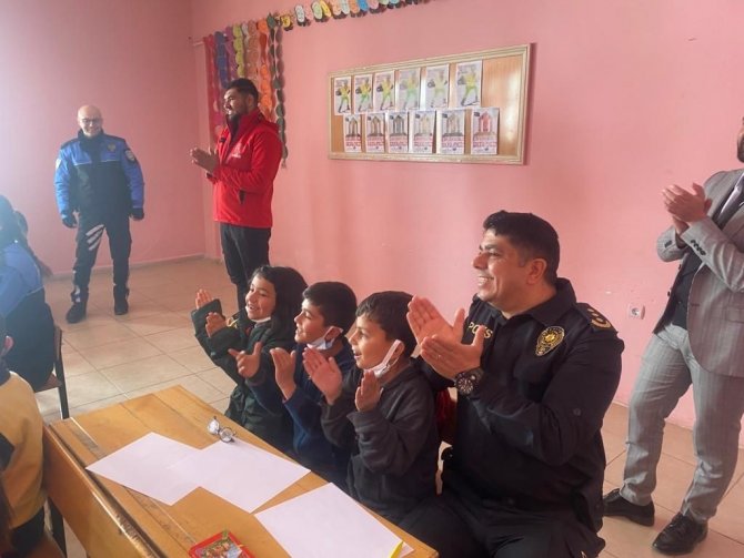 Hakkari Polisinden Öğrencilere ‘Rol Model’ Ziyareti