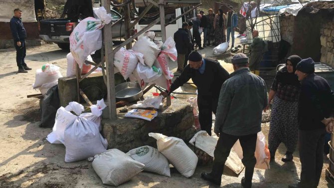Tarihi Değirmende Tahin Mesaisi