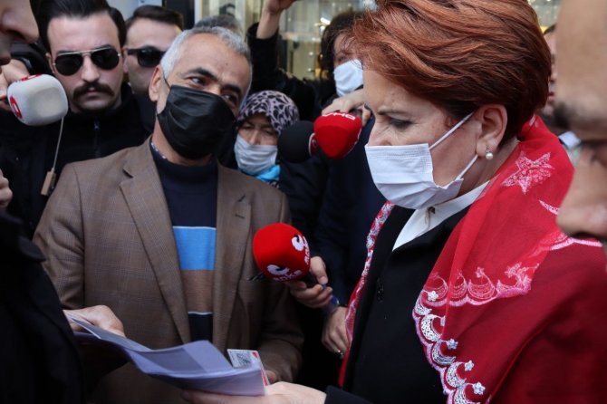 Meral Akşener İlçelerde Esnafları Ziyaret Etti