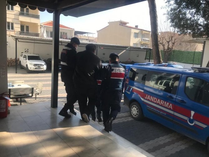 Kimliksiz Gezerek Gizlenen Terör Örgütü Mensubu, İ̇zmir’de Yakalandı