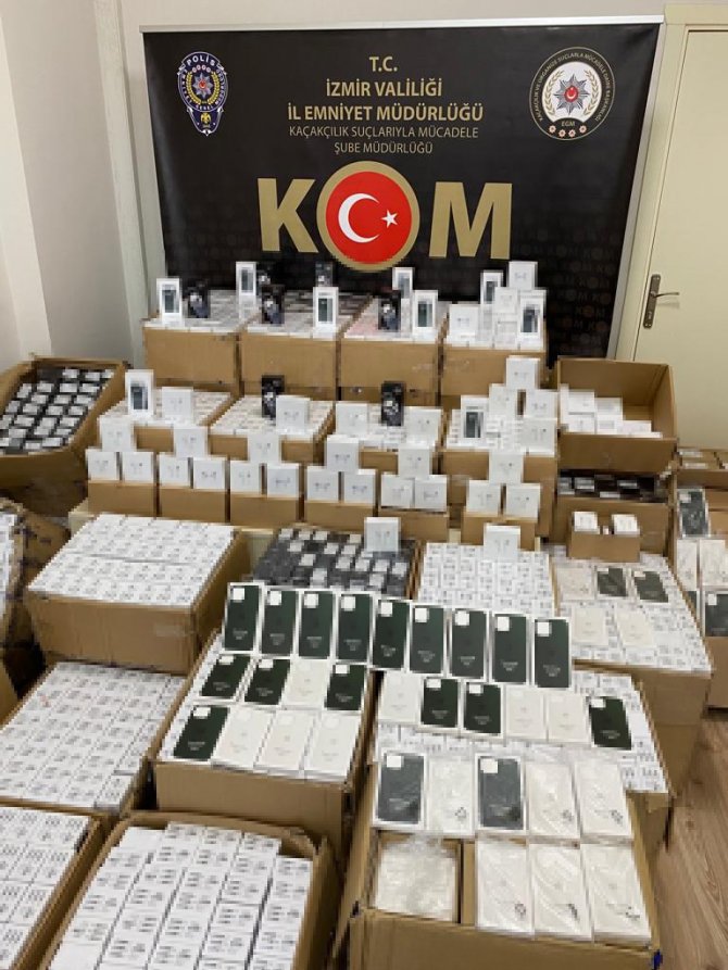 İ̇zmir’de Kaçak Cep Telefonu Operasyonu
