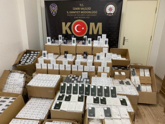 İ̇zmir’de Kaçak Cep Telefonu Operasyonu