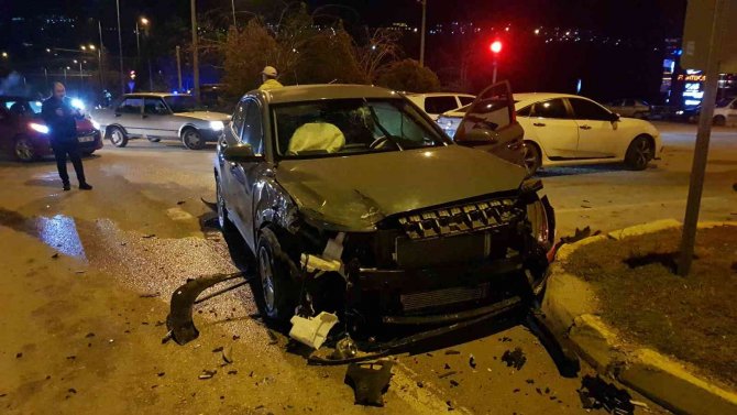 Kazaya Karıştı, Şoförün Kendisi Olmadığını İddia Etti, Alkolmetreyi Üflemeyi Reddetti