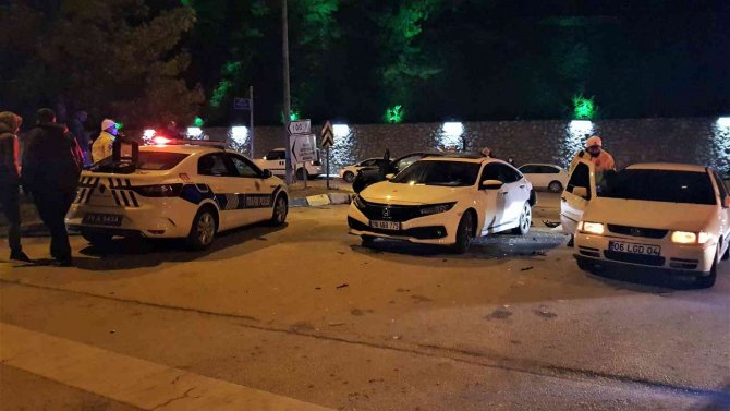 Kazaya Karıştı, Şoförün Kendisi Olmadığını İddia Etti, Alkolmetreyi Üflemeyi Reddetti