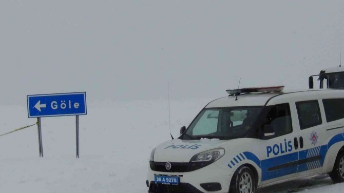 Kars-göle Kara Yolu Ulaşıma Kapatıldı