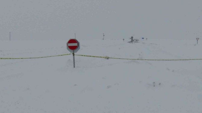 Kars-göle Kara Yolu Ulaşıma Kapatıldı