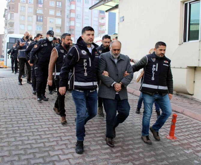 Suç Örgütü Operasyonunda 25 Kişi Adliyede